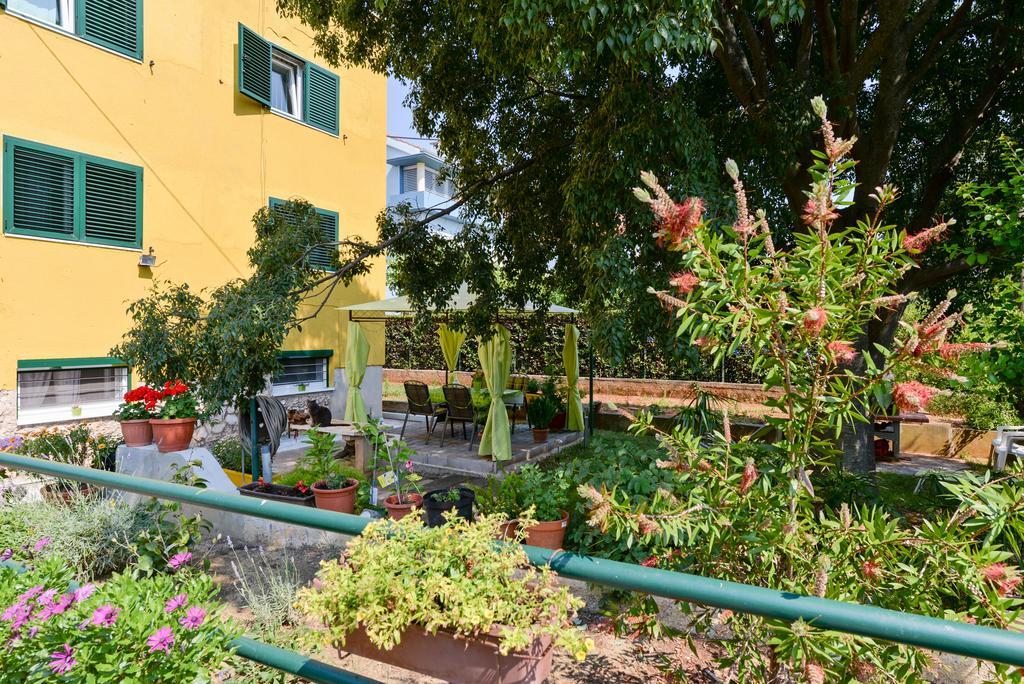 Apartment Mirana With Garden And Free Parking Zadar Chambre photo