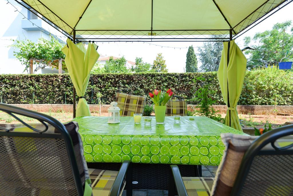 Apartment Mirana With Garden And Free Parking Zadar Chambre photo