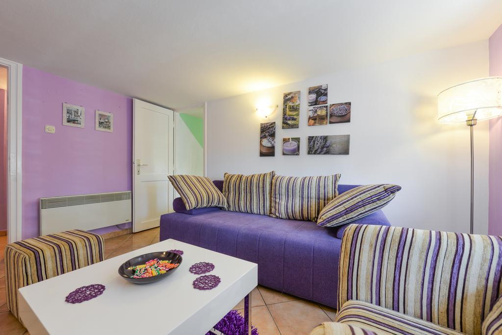 Apartment Mirana With Garden And Free Parking Zadar Chambre photo