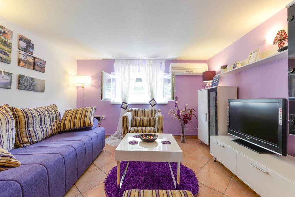 Apartment Mirana With Garden And Free Parking Zadar Chambre photo