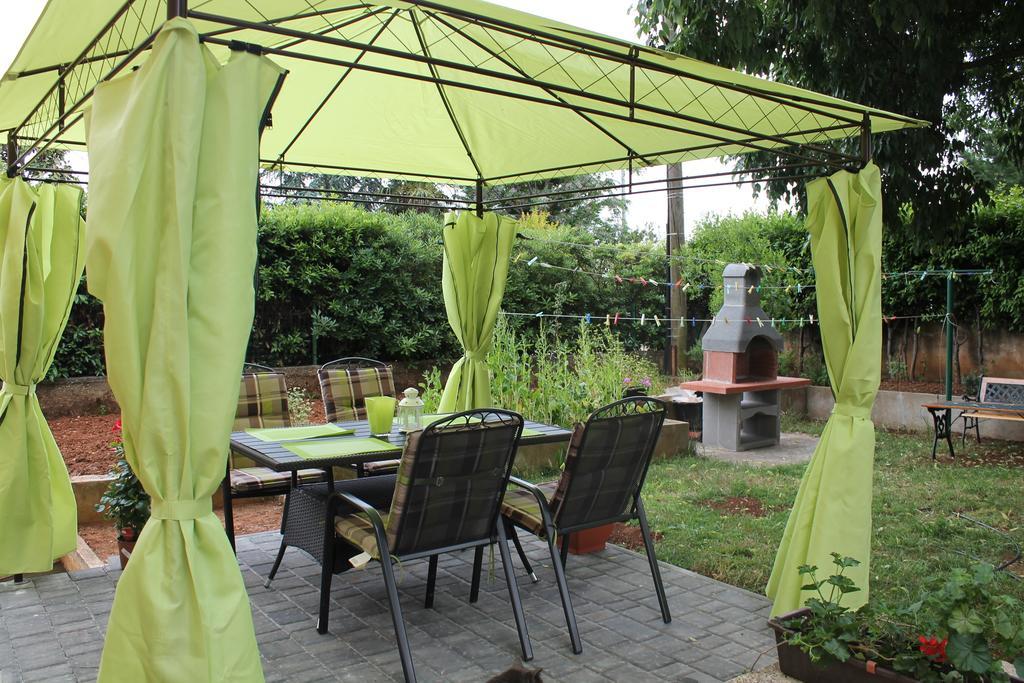 Apartment Mirana With Garden And Free Parking Zadar Chambre photo